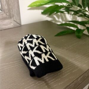 Michael Kors Logo Knit Beanie Black and White light weight easy wear All Gender